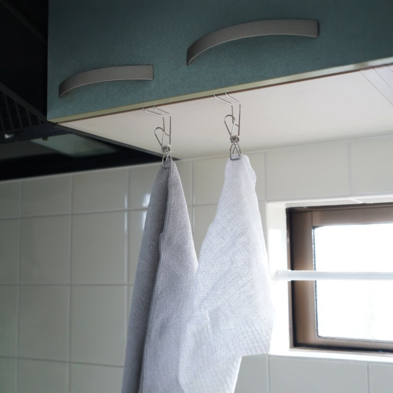 Kitchen Gadgets Organizer - ステンレス製キッチン手袋オーガナイザー クランプ式スポンジ・スクラバーホルダー キャビネットドアフック 家庭用品収納ソリューション