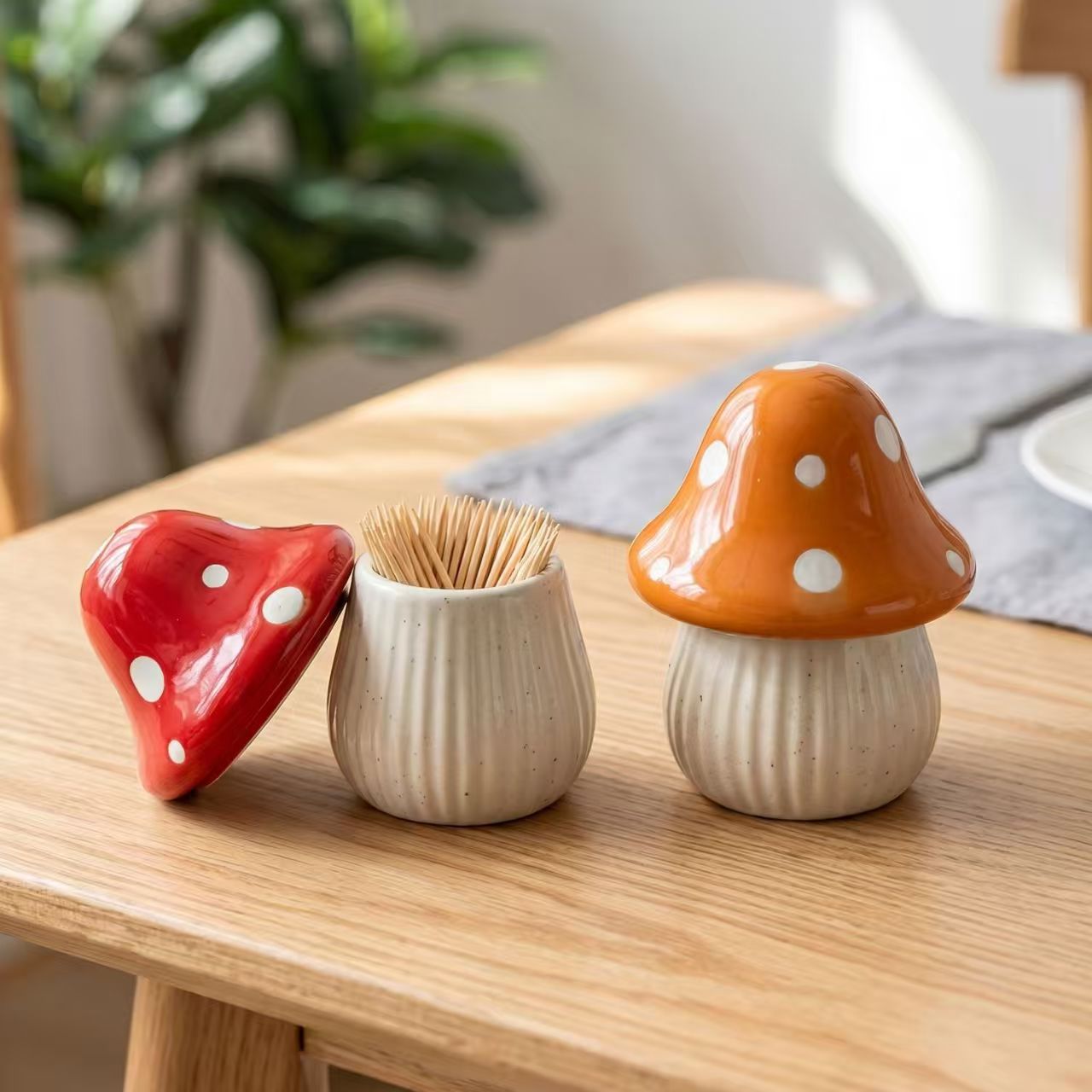 漫画のキノコ型セラミック収納ジャー、家庭用デスクトップつまよ - Kitchen Gadgets Organizer のレビューと価格